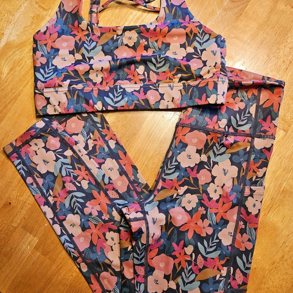 Maven Thread size medium leggings, sports bra